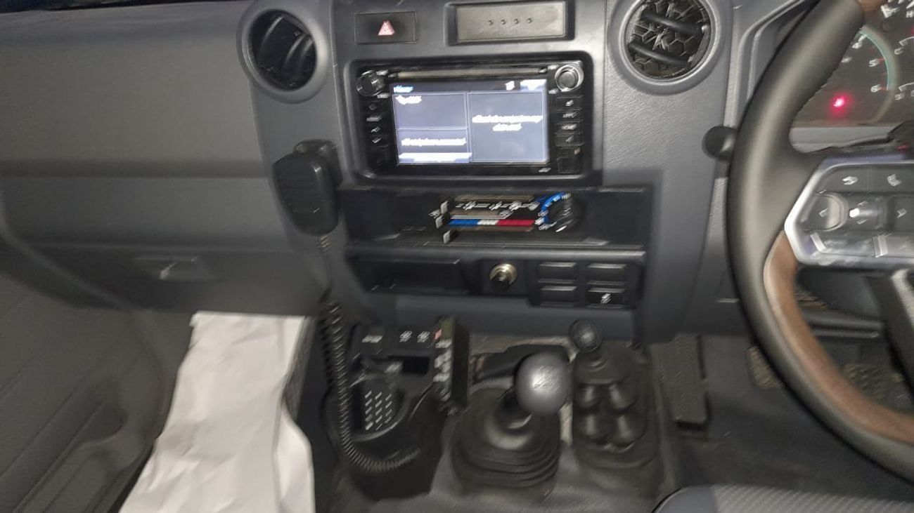 تويوتا لاند كروزر بيك آب V8 MANUAL RHD