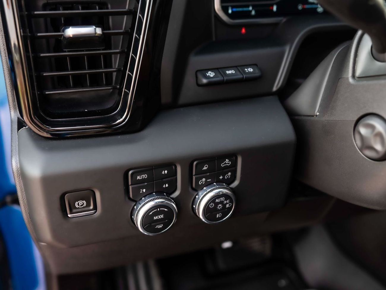 جي أم سي سييرا 5.3L V8 AT4 Regular Cab (AWD)