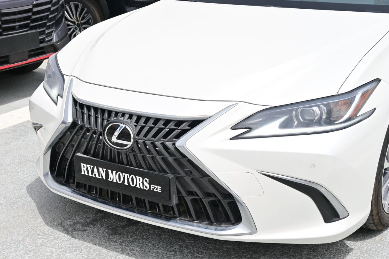 لكزس ES300h Lexus ES300h 2.5L Hybrid Model 2023, Color White