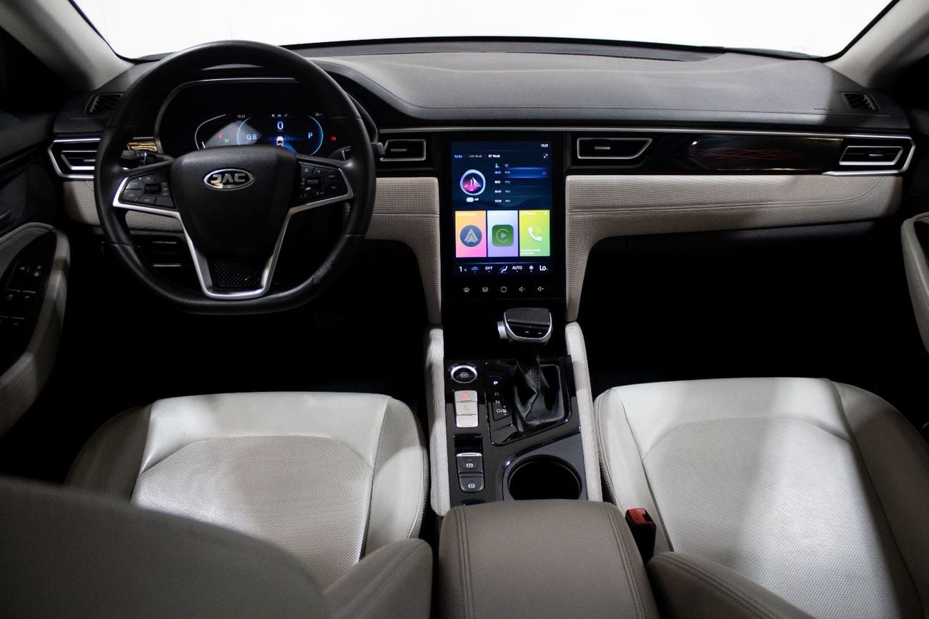 JAC J7 JAC J7 - White with black top