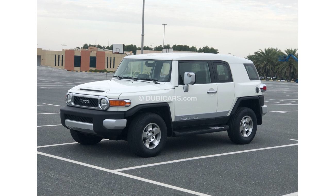 تويوتا إف جي كروزر موديل 2010 خليجي حاله ممتازه جدا من الداخل والخارج فل مواصفات