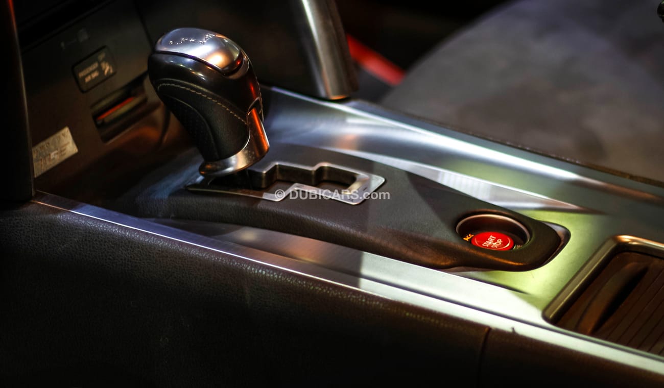 نيسان جي تي ار