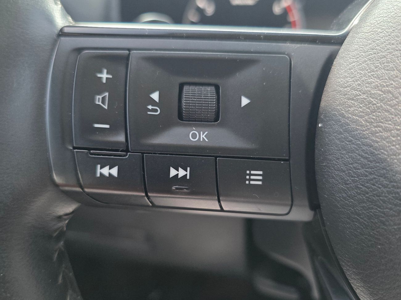 نيسان روج SV 2.5L CVT