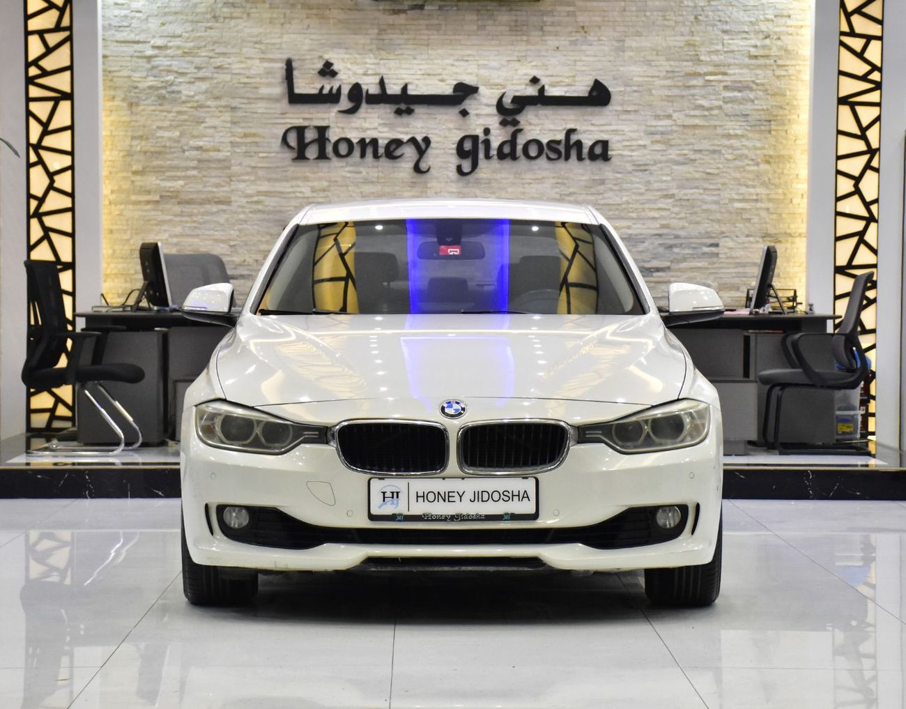 بي أم دبليو 320 EXCELLENT DEAL for our BMW 320i ( 2014 Model ) in White Color GCC Specs