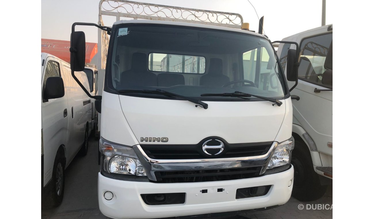 هينو 300 Hino 916 pick up, model:2017. Free of accident with low mileage