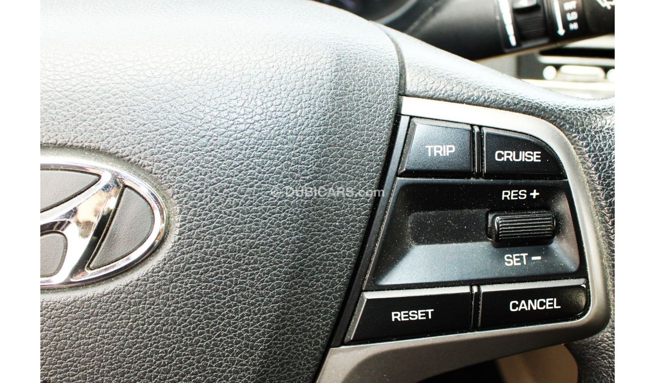 Hyundai Elantra GL Hyundai Elantra 2017 GCC, in excellent condition