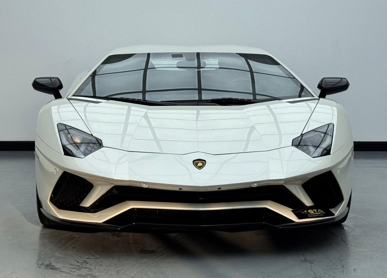 Lamborghini Aventador 2017 Lamborghini Aventador S Roadster, Lamborghini Service History, Excellent Condition, GCC