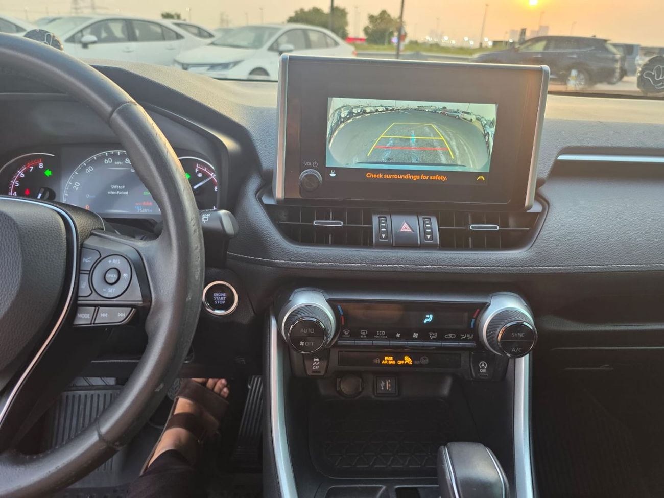 Toyota RAV4 2023 Model XLE Premium Sunroof , trunk automatic and original leather seats