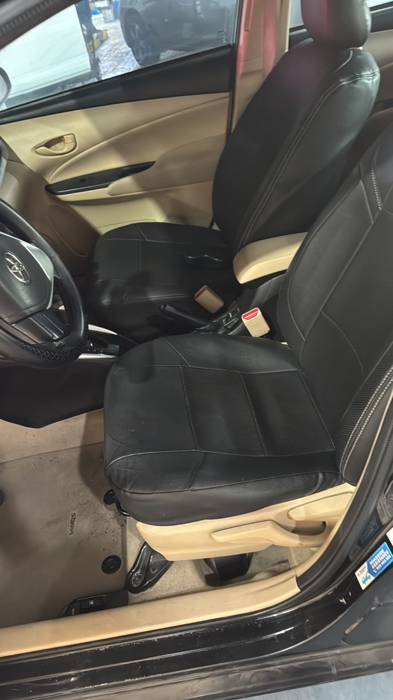 Toyota Yaris SE 1.5L Sedan