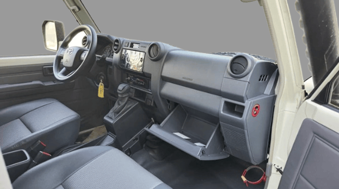 تويوتا لاند كروزر 70 ECTWAL001 - 2025 Toyota LC78 3 Doors Hardtop - 2.8L Diesel Auto – White with Grey  Interior