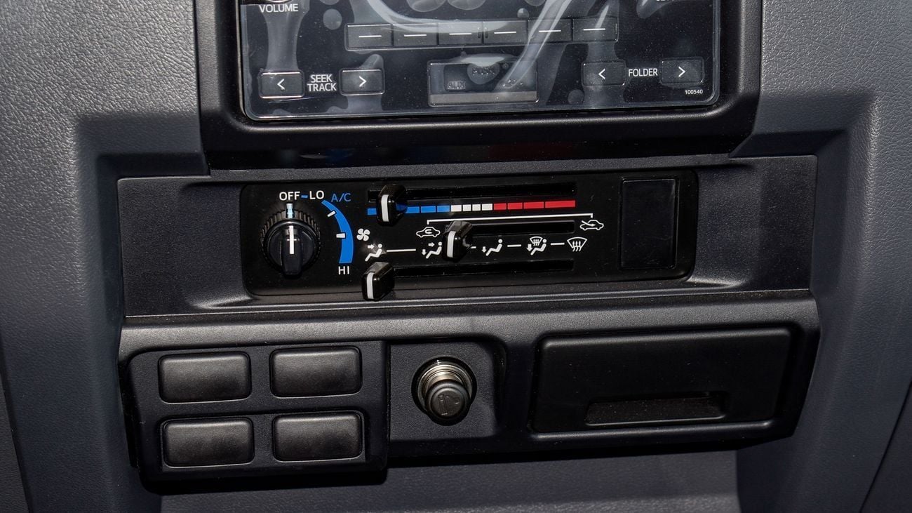 Toyota Land Cruiser Pick Up DC 4.2L V6 YM 2023