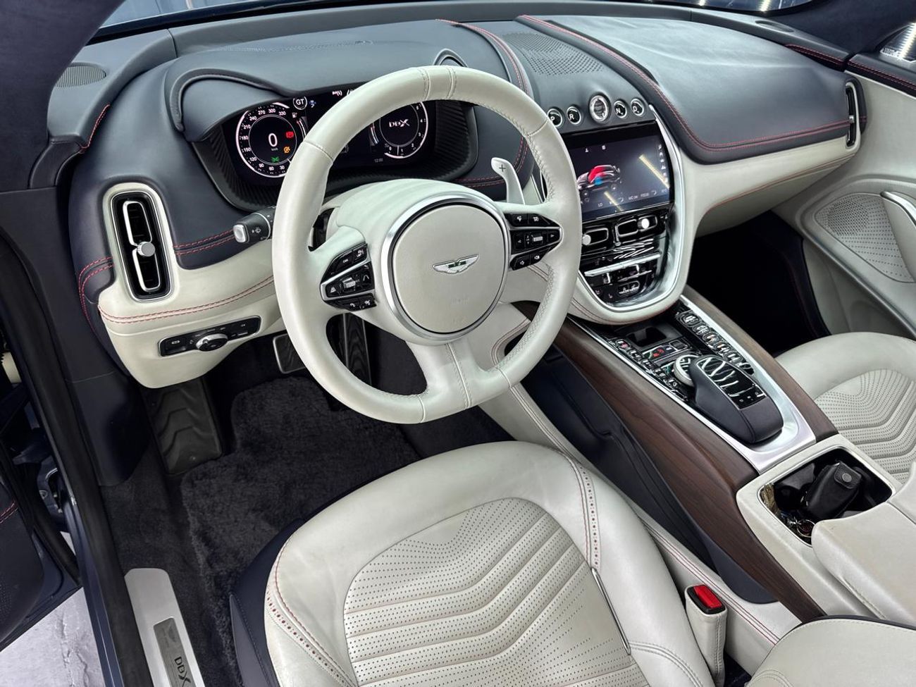 أستون مارتن DBX 2021 Aston Martin DBX 505, Feb 2027 Aston Martin Warranty, Fully Loaded, Very Low Kms, GCC