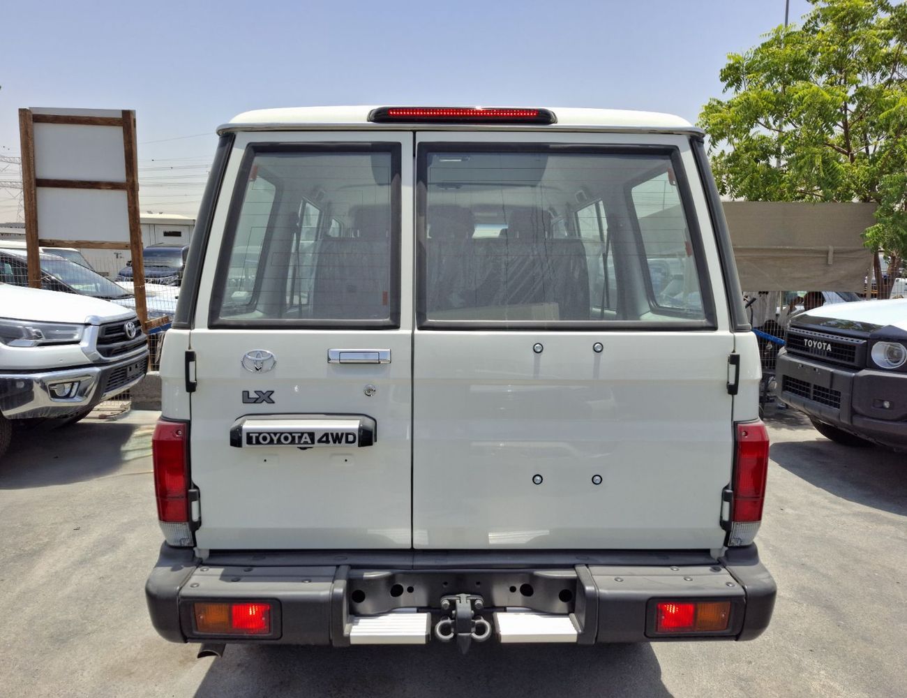 تويوتا لاند كروزر 70 LC Hardtop 5 Door 2.8L 2025 MT White Diesel (Export Only)