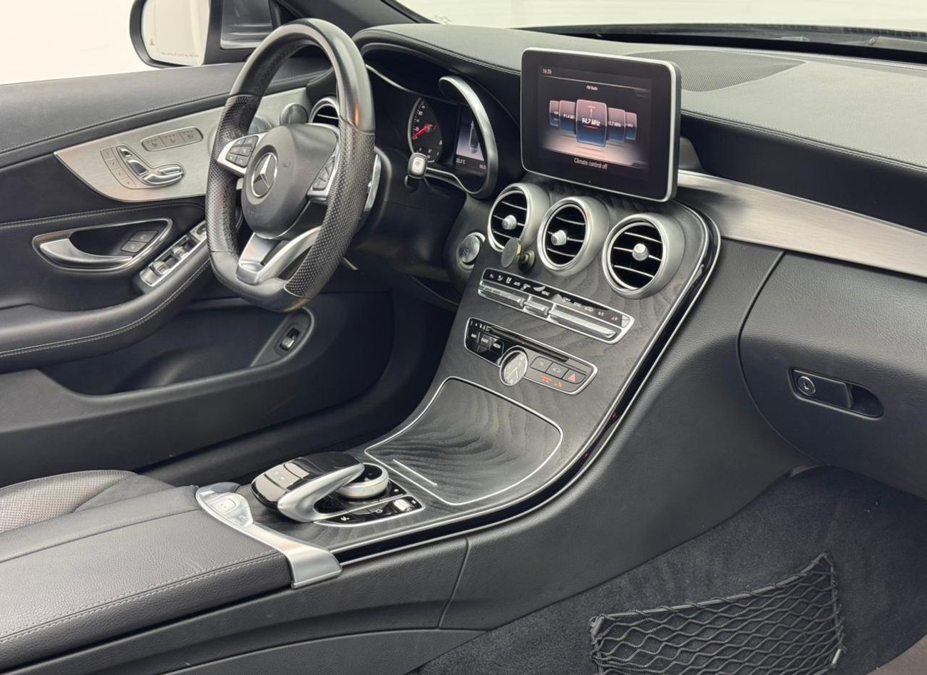 Mercedes-Benz C 300 AMG Pack 2.0L 2018 Mercedes-Benz C300 AMG Convertible, 1 Year Warranty, Mercedes Service History, GC