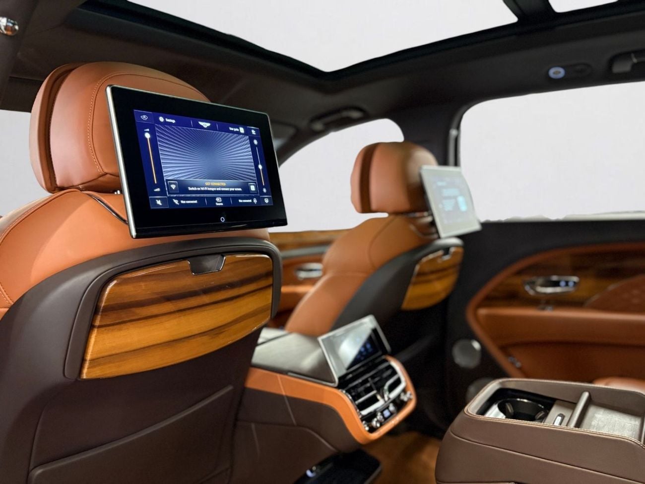 Bentley Bentayga AZURE AED 11,660 P.M | 0% DOWN PAYMENT | BENTLEY BENTAYGA AZURE FIRST EDITION | 4.0L V8 | FULL AGENCY SERV