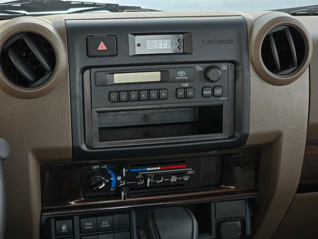 تويوتا لاند كروزر بيك آب TOYOTA LC79 SINGLE CABIN PETROL 4.0 - A/T - STD - E - DIFF LOCK - 2025 MODEL - BEIGE INSIDE BEIGE - 