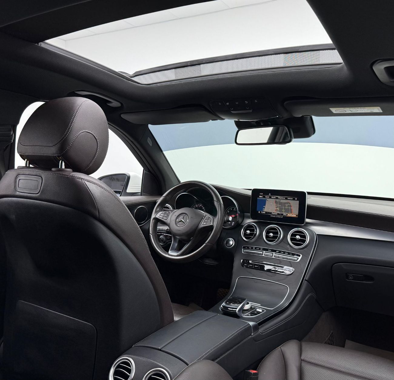 Mercedes-Benz GLC 250 4MATIC 2.0L 2019 Mercedes-Benz GLC 250 4MATIC, 1 Year Warranty, Service History, GCC