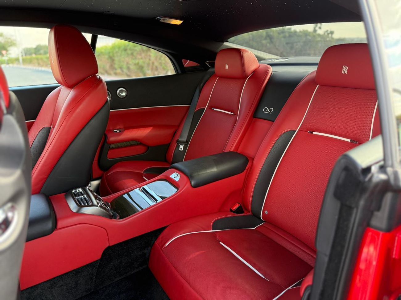 Rolls-Royce Wraith 2017 ROLLS ROYCE WRAITH BLACK BADGE GCC SPECS