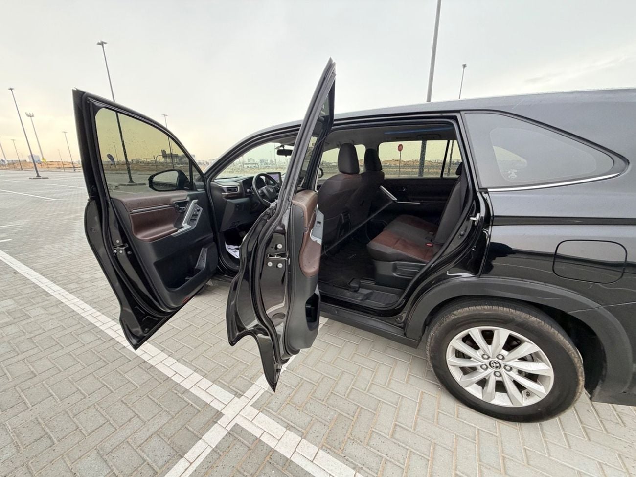 تويوتا إينوفا 2.0L HyCross 7S Hybrid