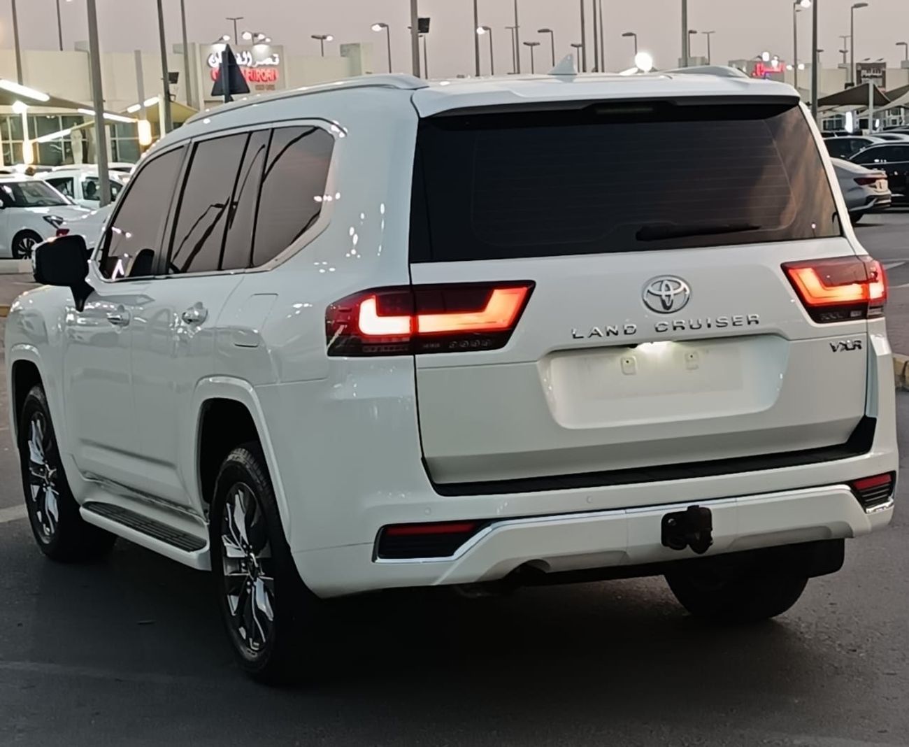 تويوتا لاند كروزر VXR 4.0L LHD-4WD-PETROL-6 CYLINDER-AUTOMATIC-7 SEATS-5 DOORS