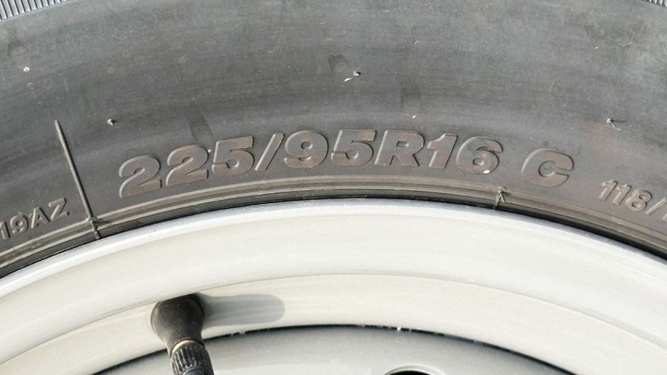 تويوتا لاند كروزر 70 Land cruiser  lc76 hardtop 5doors 4.2L DIESEL V6 MY2024 FOR EXPORT ONLY