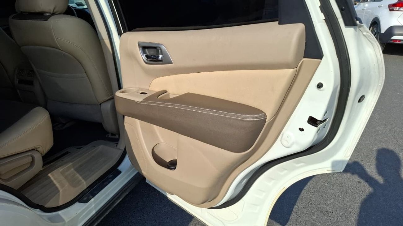 Nissan Pathfinder SE Mid 3.5L