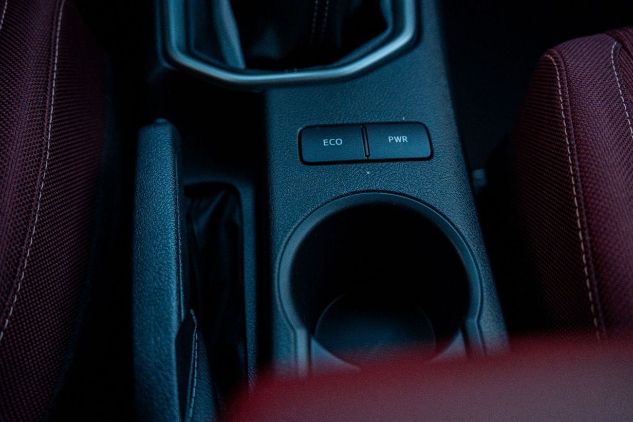 Toyota Hilux 2026 Toyota Hilux D/C  M/T  (2.7L   4WD)