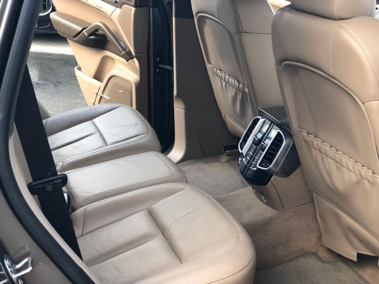 Porsche Cayenne Porsche Cayenne model 2011 GCC car prefect condition full option panoramic roof leather seats back c