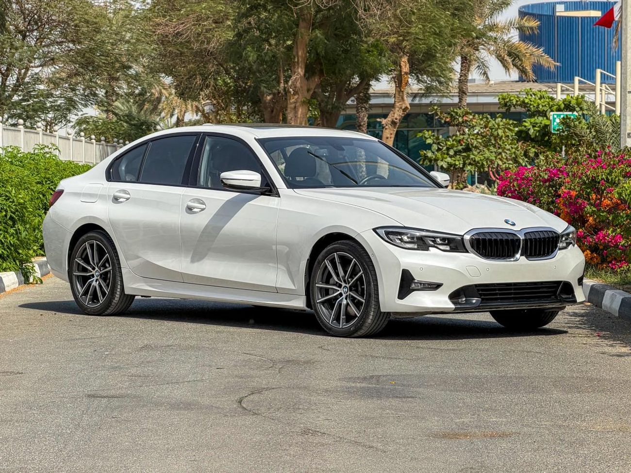 بي أم دبليو 330i Exclusive 2.0L (255 HP)
