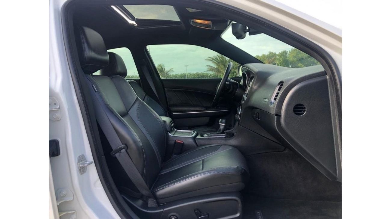 Dodge Charger SE Top charger ،2016 GCC V6 ،Full Options, sunroof, Low mileage