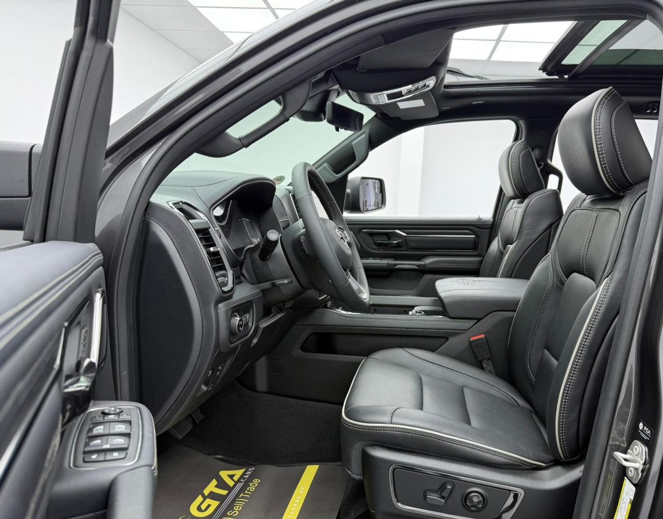 RAM 1500 Limited Crew Cab 5.7L 2024 Dodge RAM Limited 4x4, 1 Year Unlimited Km Warranty, Excellent Condition