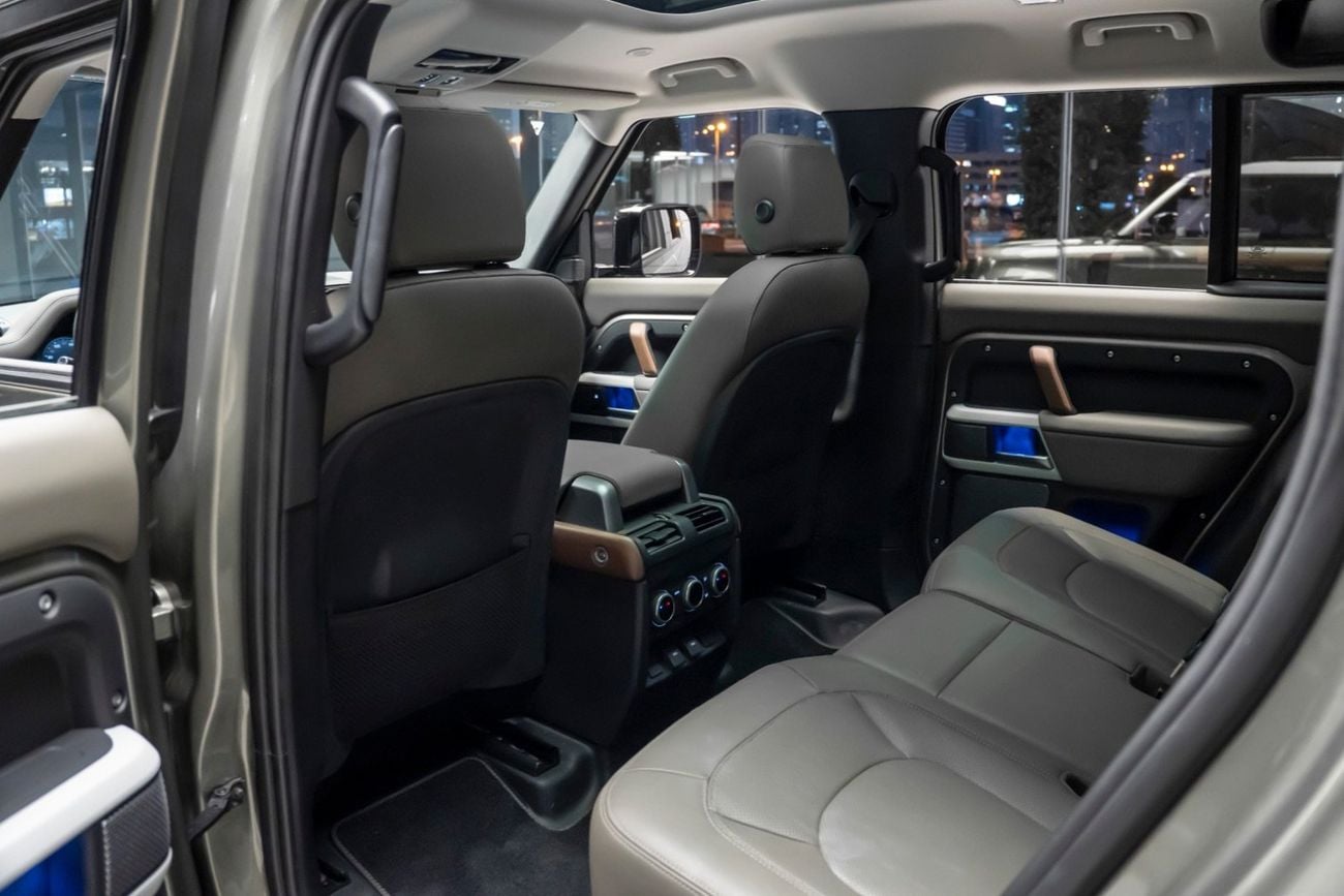 Land Rover Defender P300 110 SE 2.0L (5 Seater)