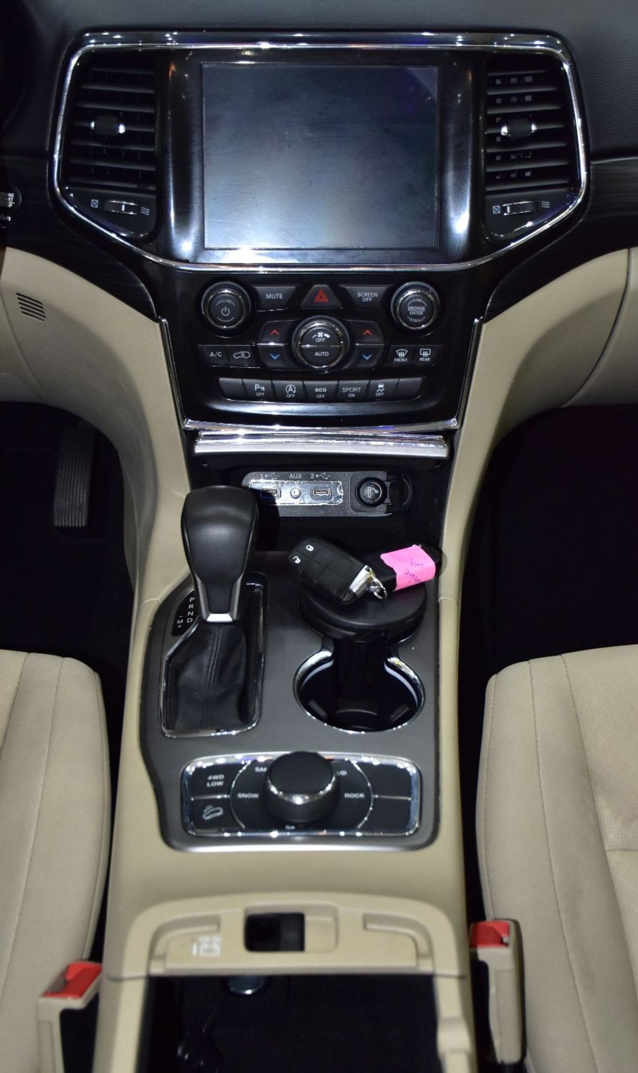 جيب جراند شيروكي EXCELLENT DEAL for our Jeep Grand Cherokee 4x4 ( 2019 Model ) in White Color GCC Specs