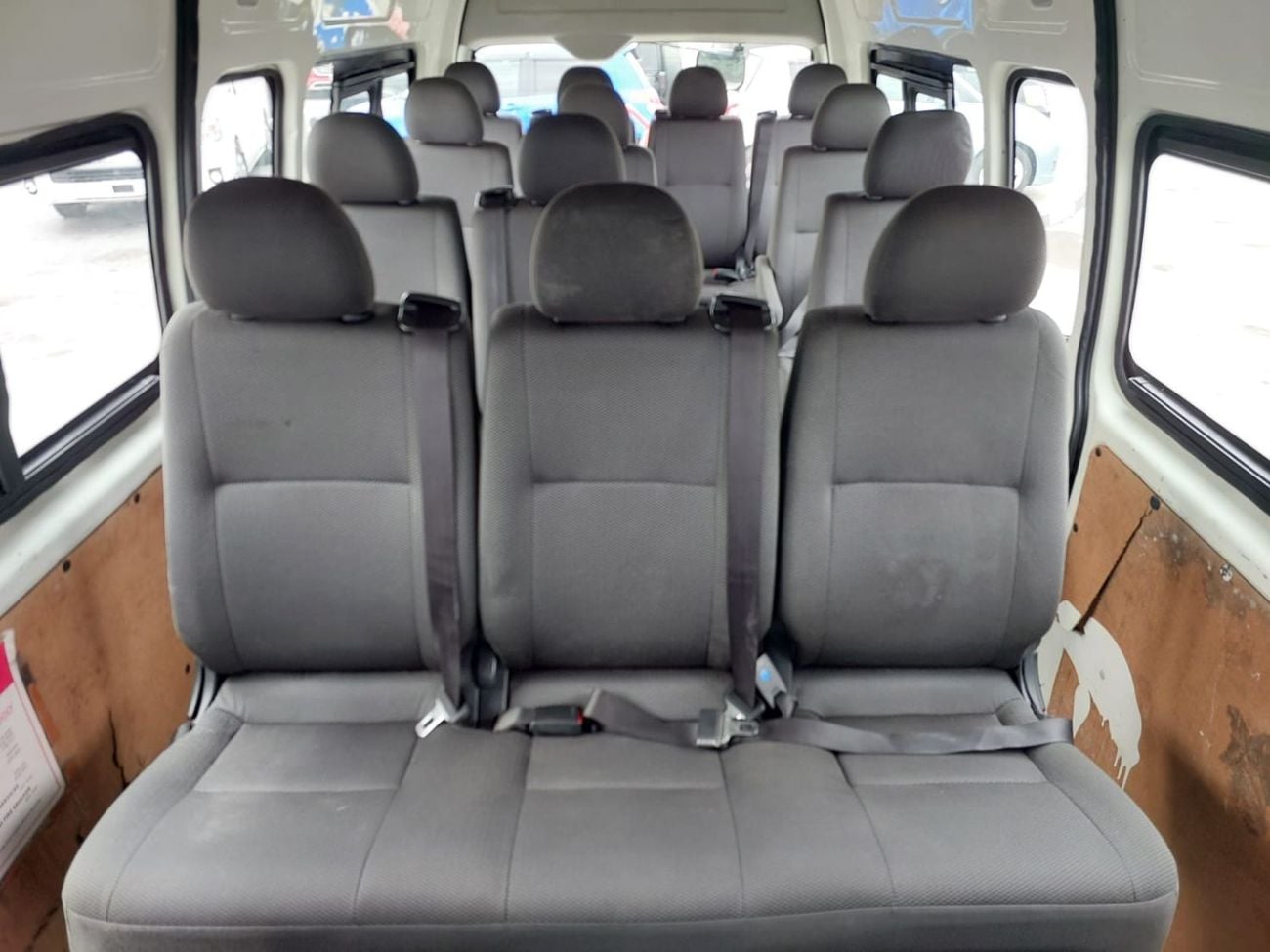 Toyota Hiace TOYOTA HIACE COMMUTER VAN RHD 2015 MODEL 3.0 L DIESEL AUTOMATIC(PM15106)