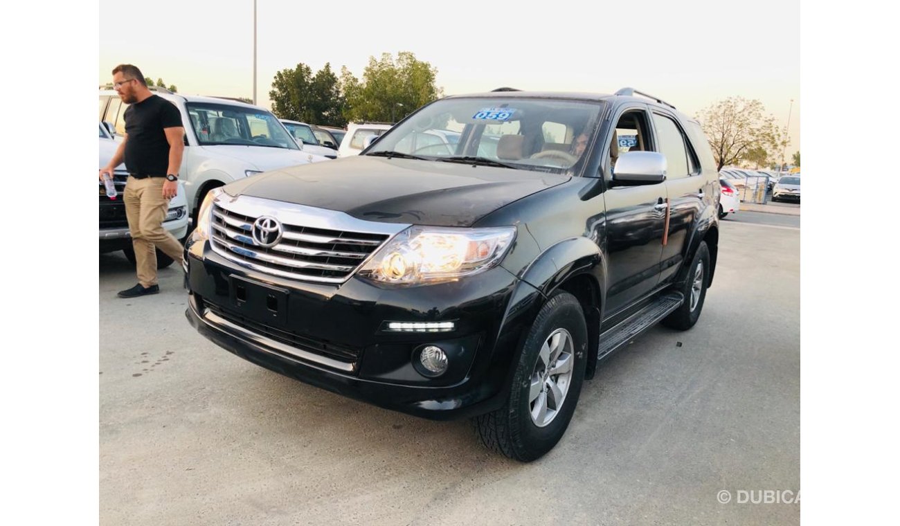 Toyota Fortuner SRS-LOW MILAGE-CLEAN INTERIOR-GCC RTA PASSED