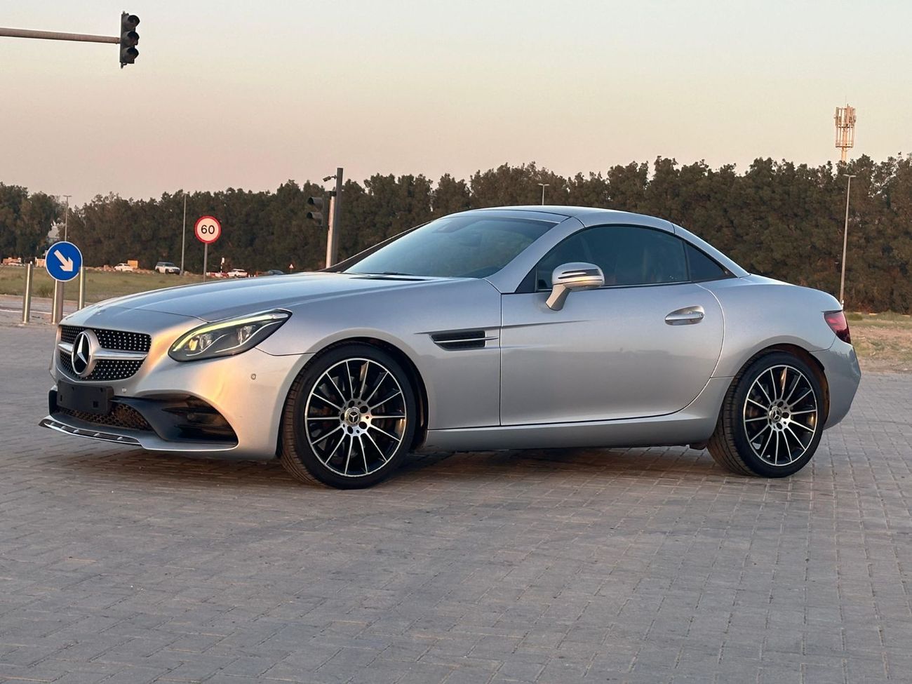 Mercedes-Benz SLC 200 Std 2.0L