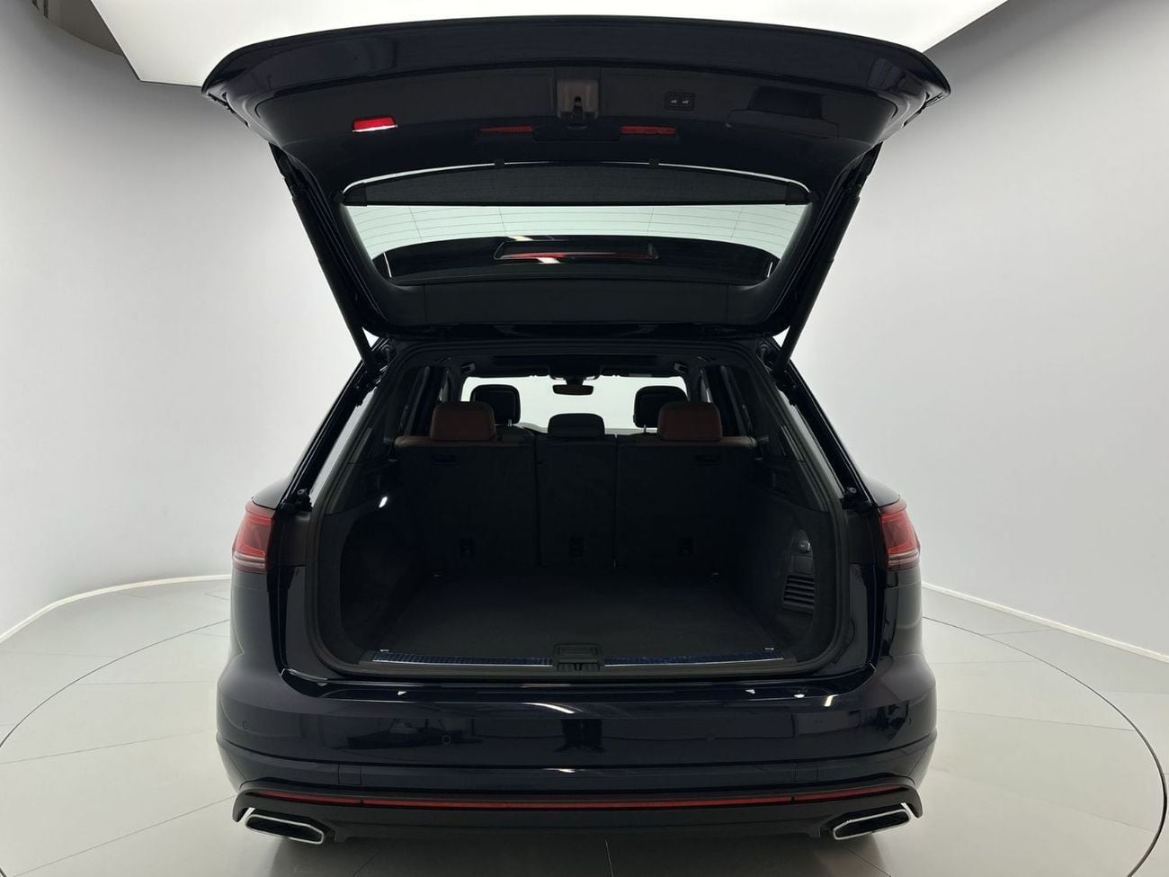 Volkswagen Touareg 3.0T TL (340 HP) Touareg Elegance + Tirano (Ref#21179) / WAS 229,900 AED - NOW 199,900 AED