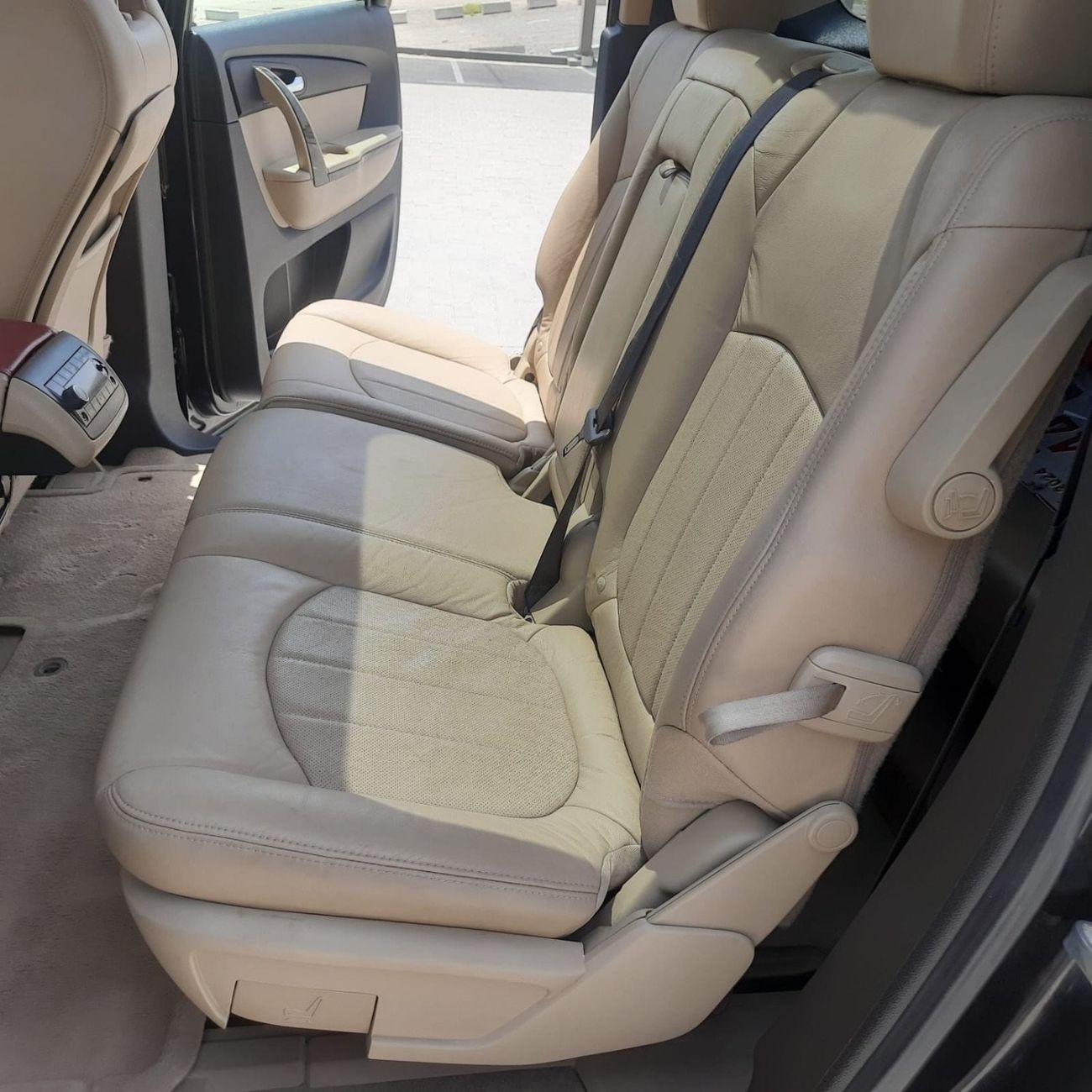 GMC Acadia SLE GMC Acadia Model 2012   GCC -- full opsions no 1 very very- VERY GOOD CONDITION