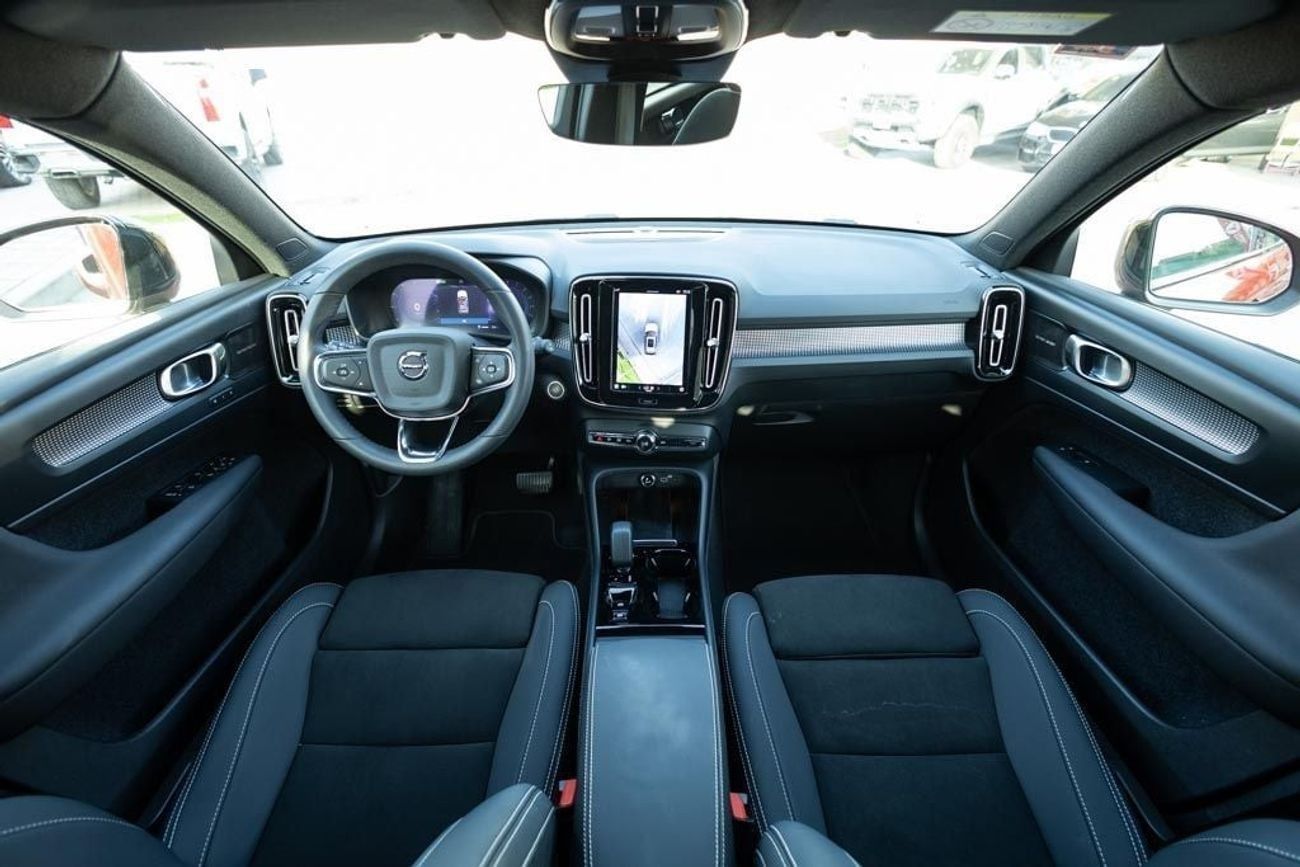 فولفو XC 40 Volvo XC40 B4 Ultimate Dark 2023 GCC under Agency Warranty with Flexible Down-Payment.