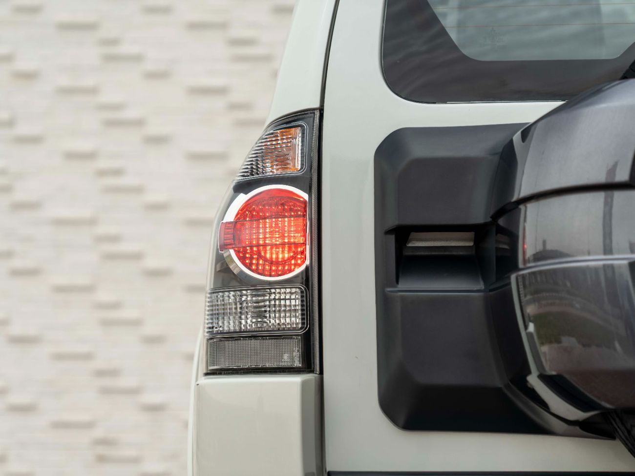 ميتسوبيشي باجيرو GLS 3.5L (189 HP)