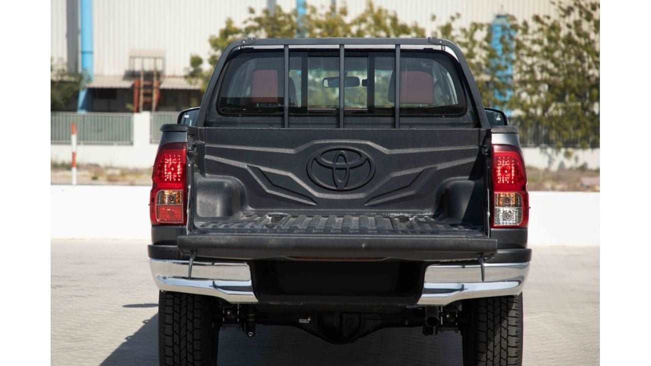 Toyota Hilux 2024 Toyota Hilux 4x4 DC 2.4 - Grey inside Red