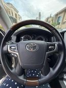 Toyota Land Cruiser VXR 5.7L AWD