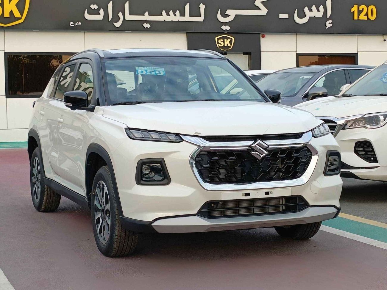 سوزوكي جراند فيتارا GLX / HYBRID / DOUBLE TONE / 1.5L V4 /  "9" DISPLAY / 360* CAMERA / HEADUP DISPLAY (CODE # GVHB4X2F)