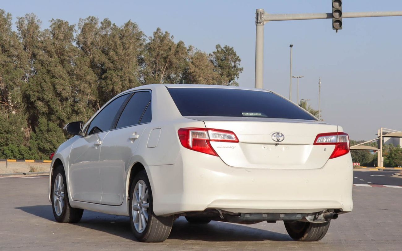 تويوتا كامري S 2.5L Toyota Camry 2015 GCC without accidents in excellent condition