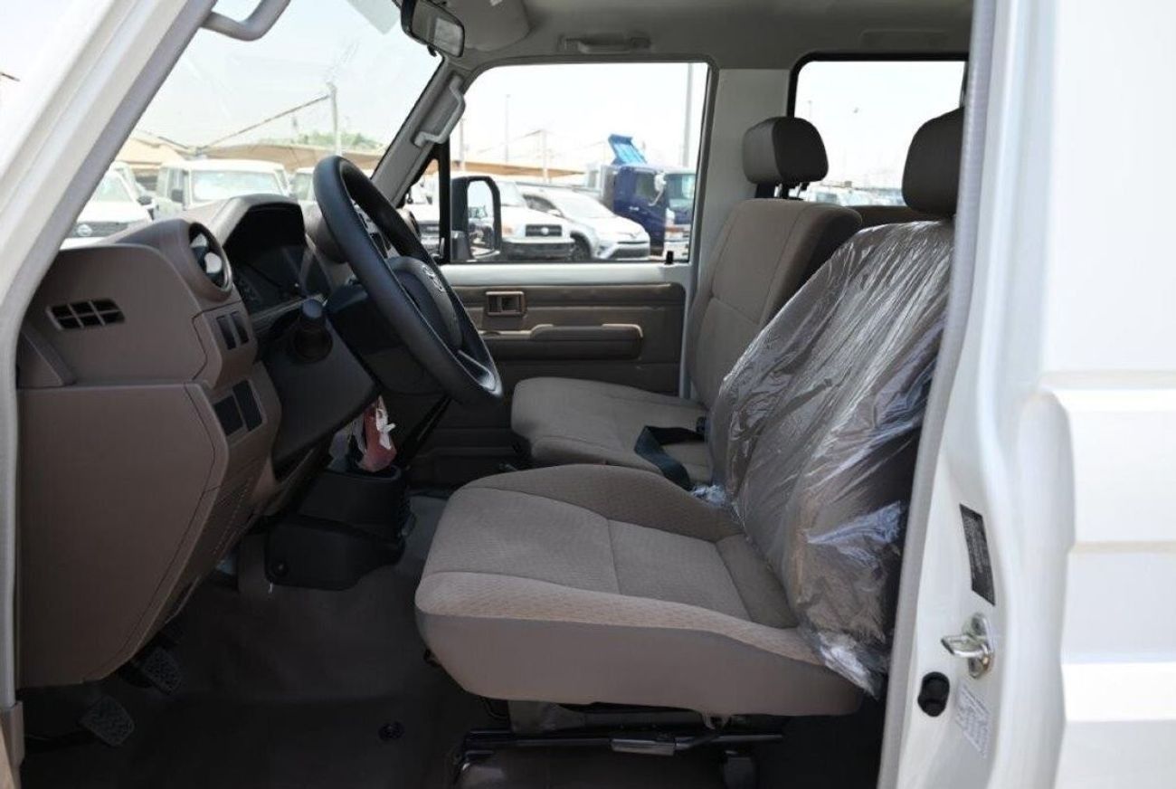 Toyota Land Cruiser 70 71 Short Wheel Base V6 4.0L Petrol 4WD 7 Seater MT