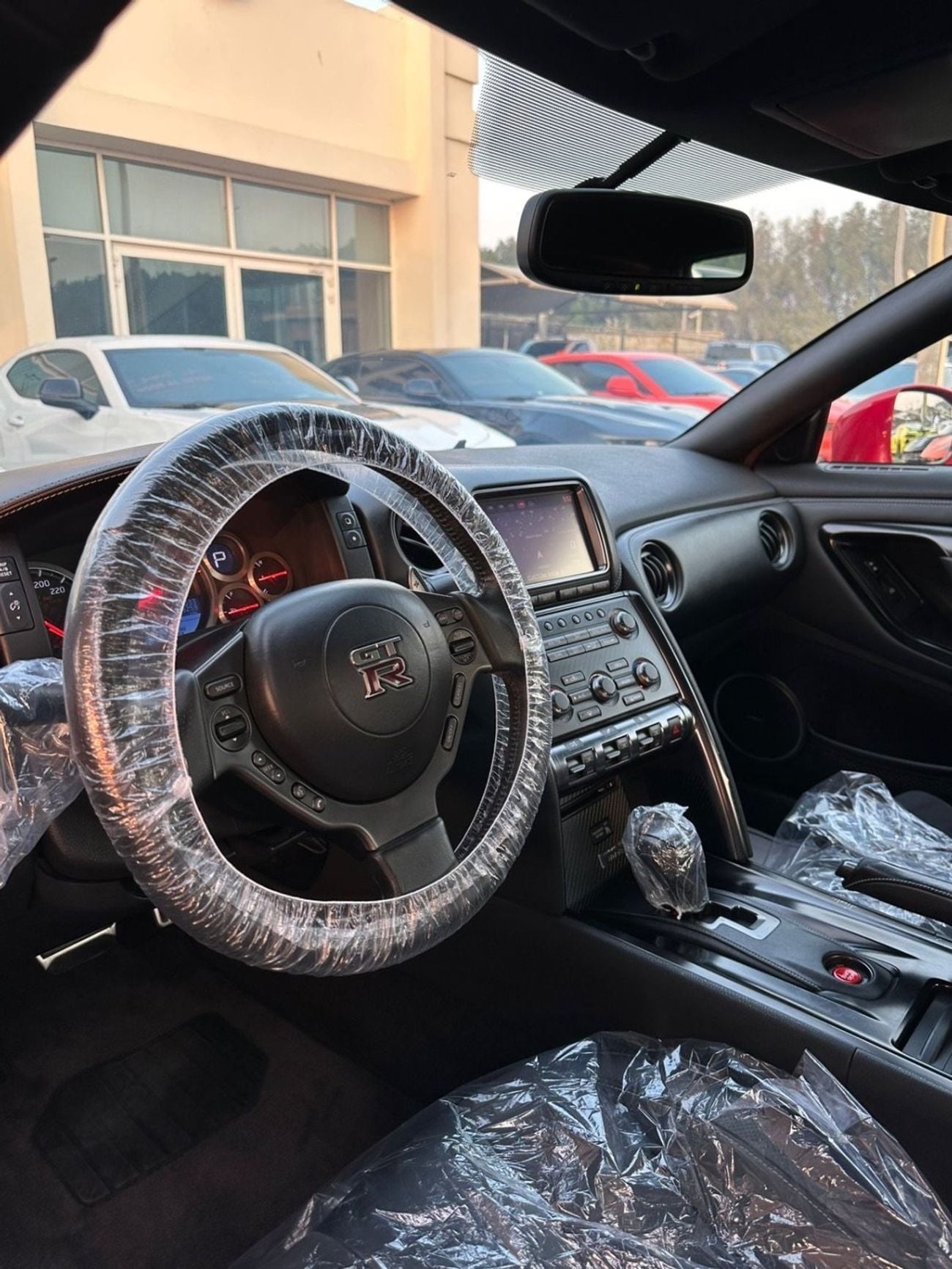 نيسان جي تي ار BLACK EDITION نیسان جي تي ار بريميوم 2015  كلين تايتل بدون حوادث صبغ وكالة بحالة الوكالة لون مميز ( 