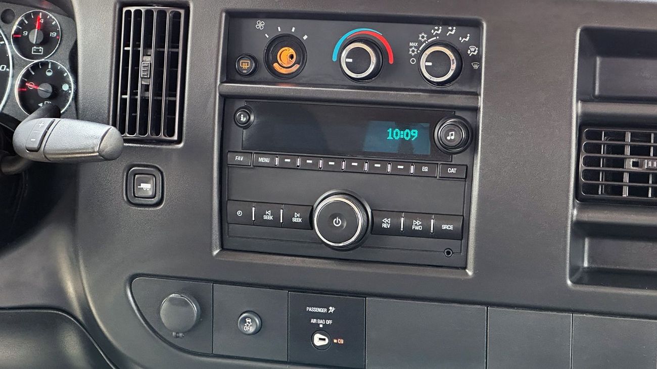 GMC Savana 3500 EXT Passenger 15 Seater GCC 6.6L V8