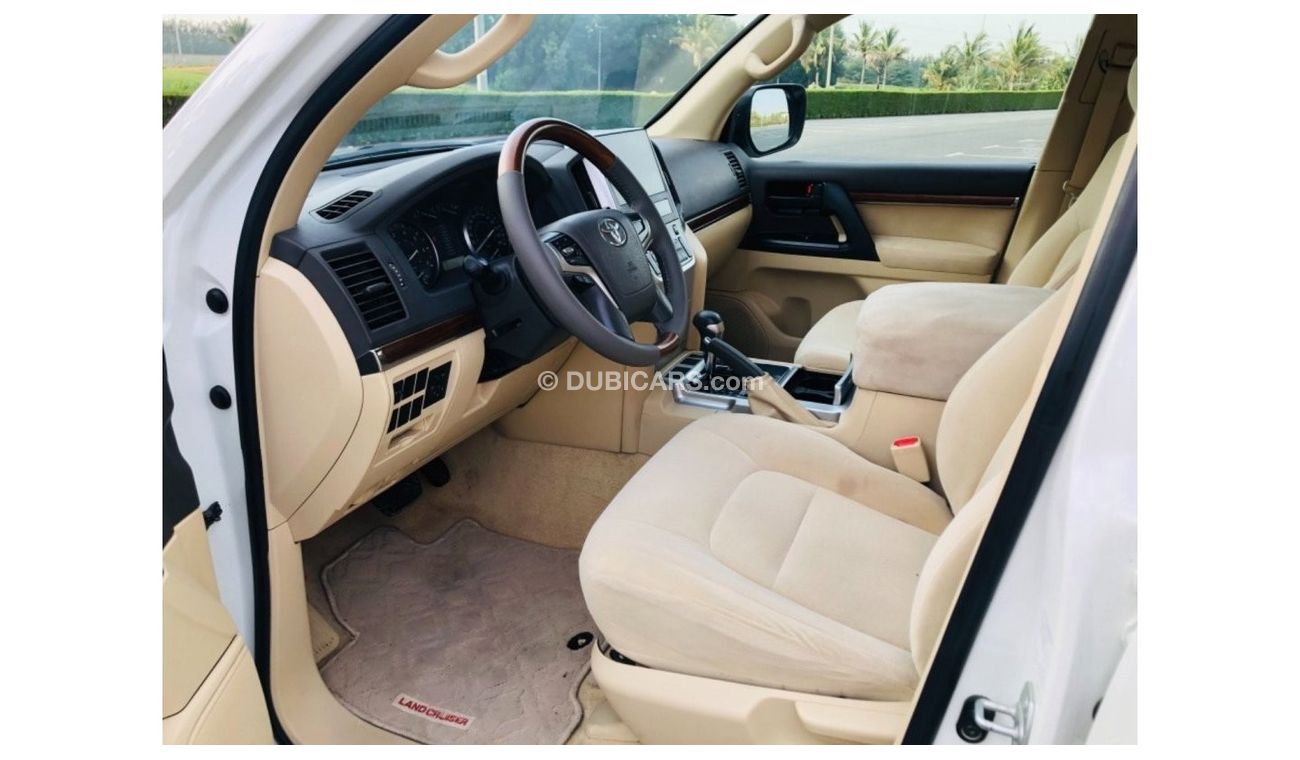 Toyota Land Cruiser GXR MODEL 2016 GCC CAR PERFECT CONDITION INSIDE AND OUTSIDE FULL ELECTRIC CONTROL STEERING CONTROL B