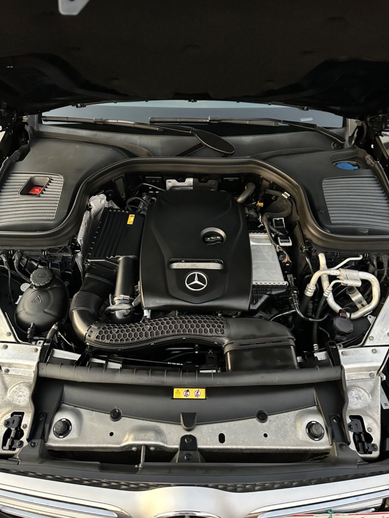 مرسيدس بنز GLC 300 Premium 2.0L