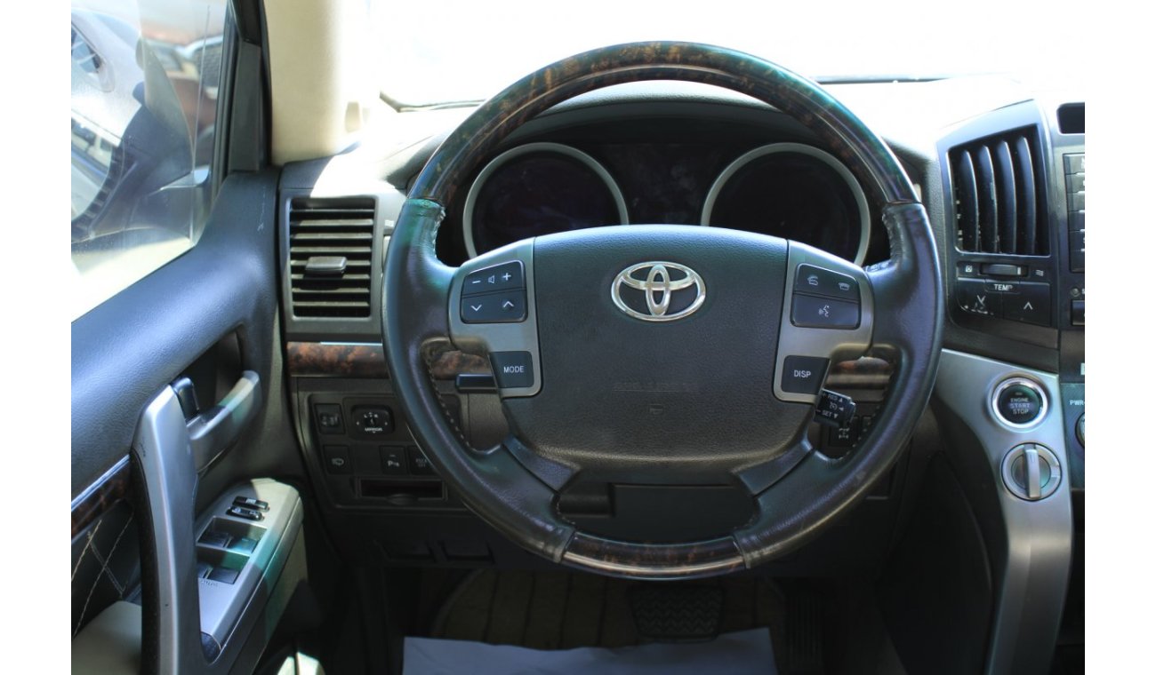 Toyota Land Cruiser 5.7L PETROL, VXR FULL V8 20 SHP 2010 GOLDEN ( LOT # 540)